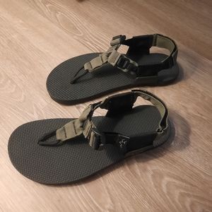 Bedrock Sandles NWOT